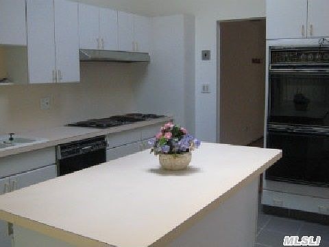 2nd image of 6 Trudy Ct