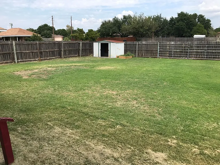 5225 Hunters Cir — Photo 3
