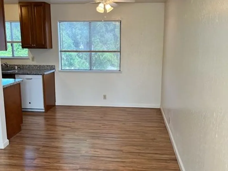 420 N Maple Ave — Photo 7