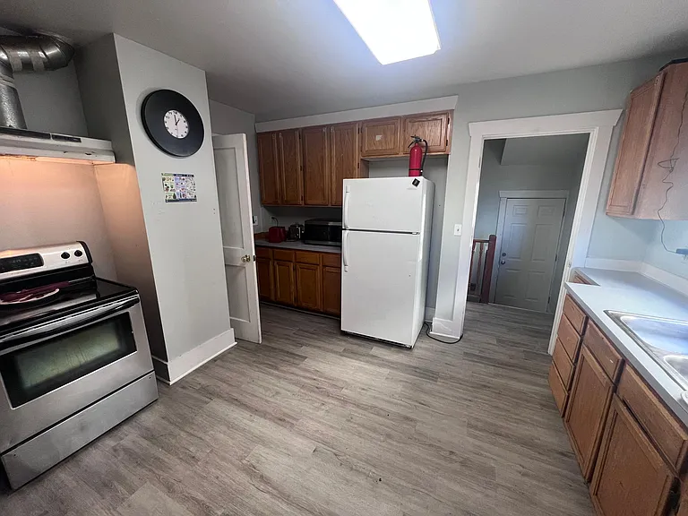 4719 5th Ave NE #6 — Photo 2