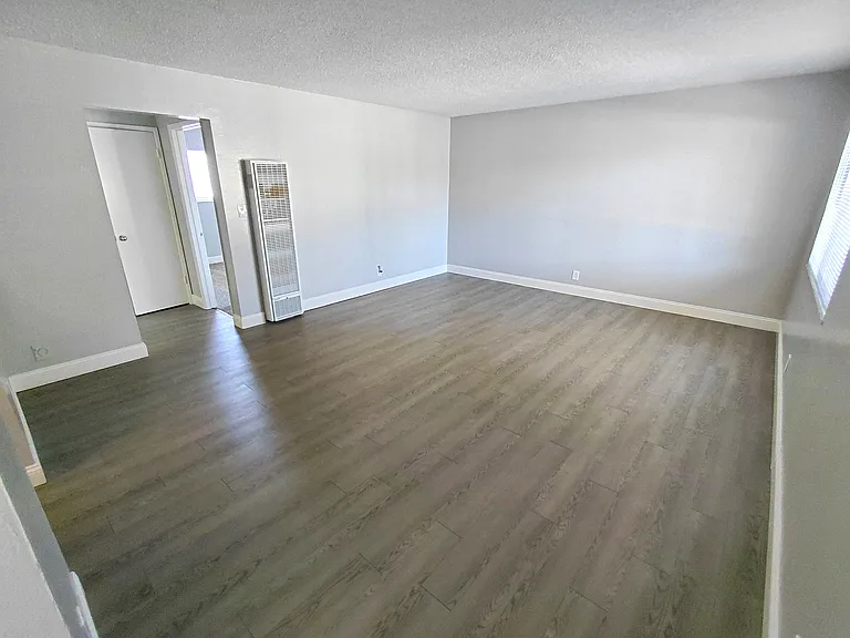 Villa Grove Apartments — Photo 24