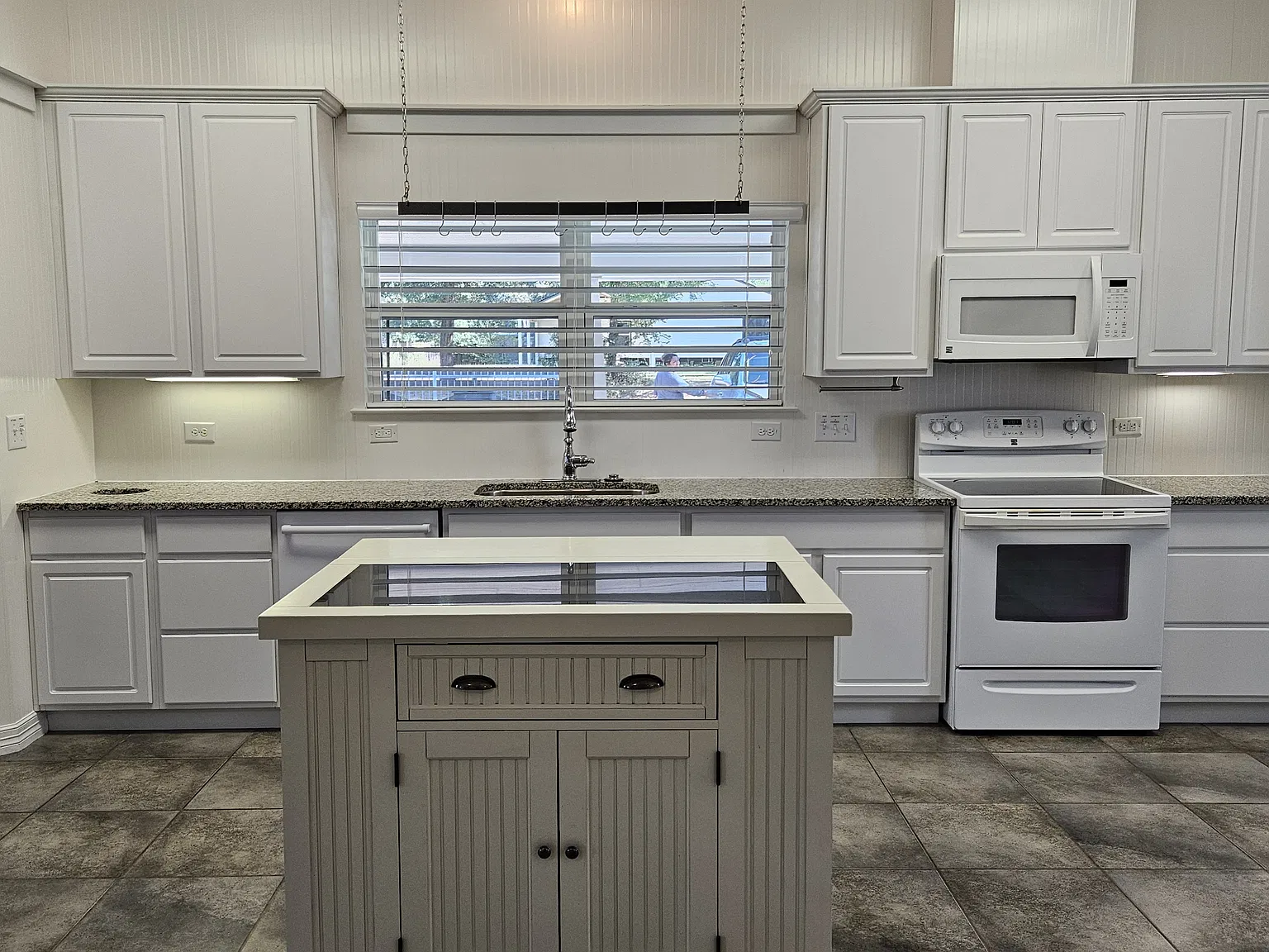1 bed, 1288 sqft, $1,640 — Photo 4