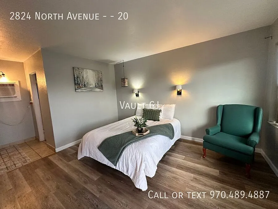 Exquisitely Maintained Studio in the Heart of TownYour Columbine Oasis Awaits! — Photo 2