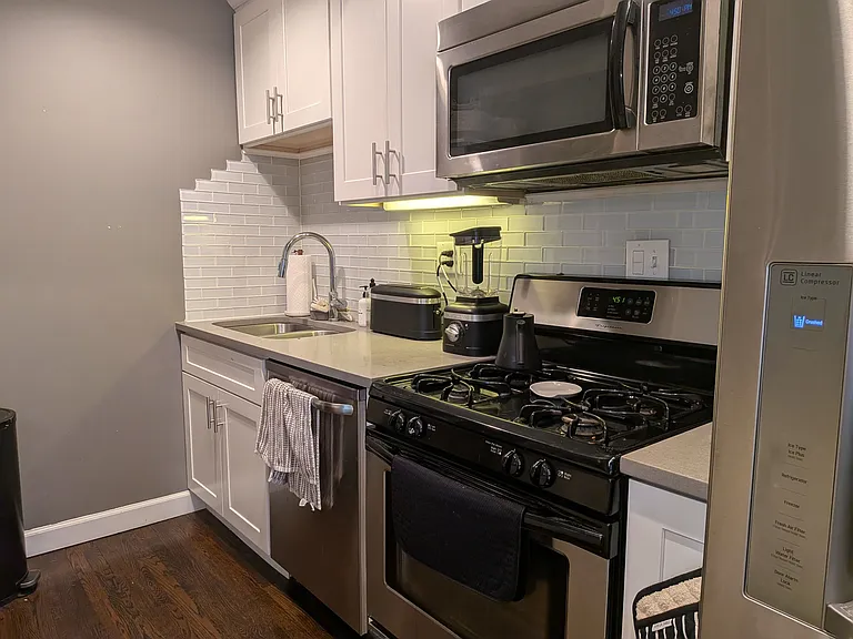 941 N Hoyne Ave #1 — Photo 13