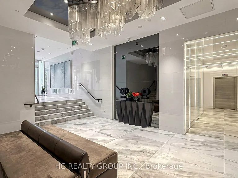 6 Parkwood Ave #701 — Photo 3