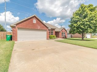 104 Hoss St, Centerton, AR 72719