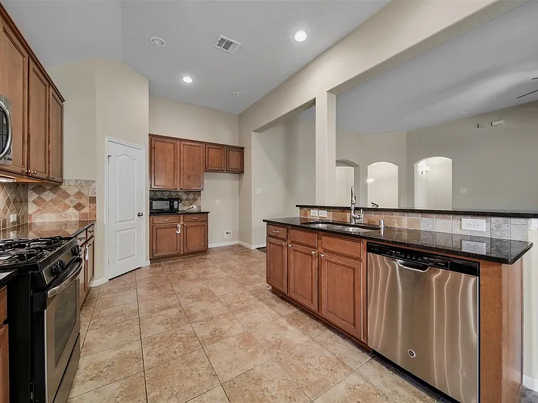 25208 Forest Ledge Dr — Photo 13
