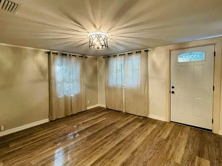 38 Lincoln Ave — Photo 5