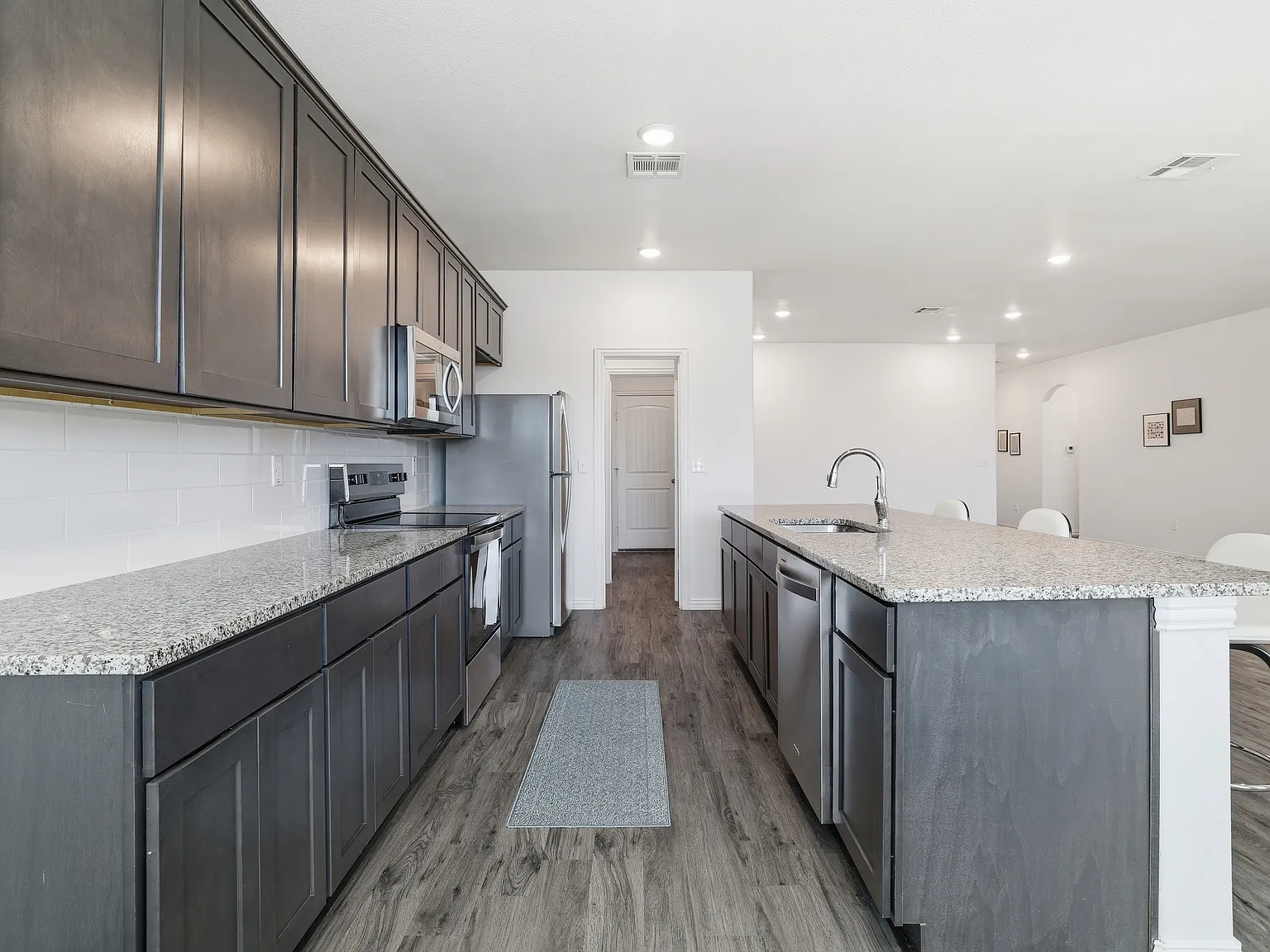 1443 Ponderosa Dr — Photo 4