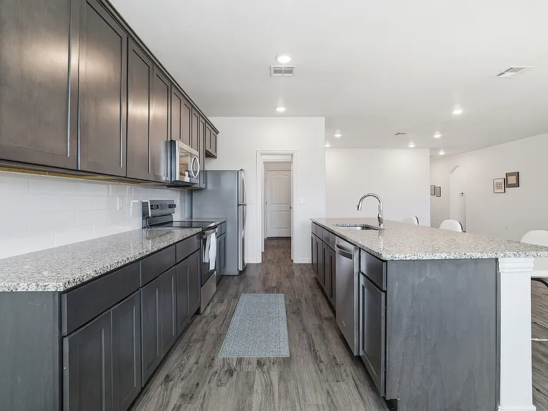 2541 Jax St — Photo 9
