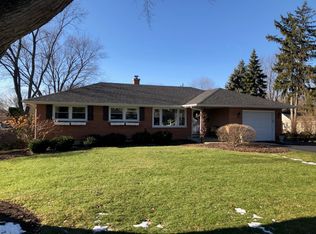 402 E Side Dr, Geneva, IL 60134