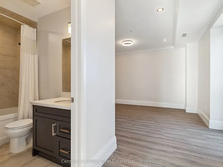 118 King St E #618 — Photo 40