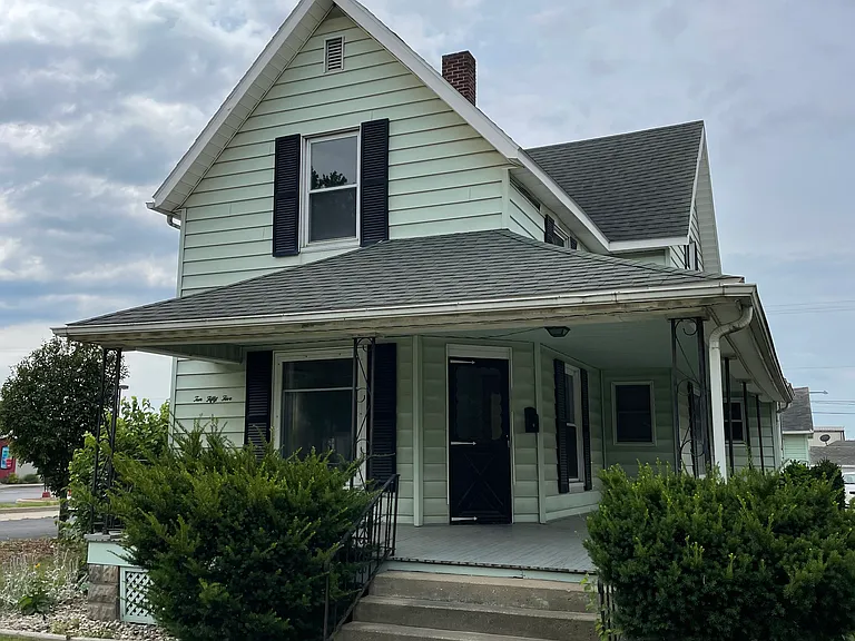 1055 E Market St — Photo 5