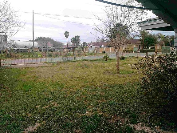 5th image of 3808 Siesta Dr