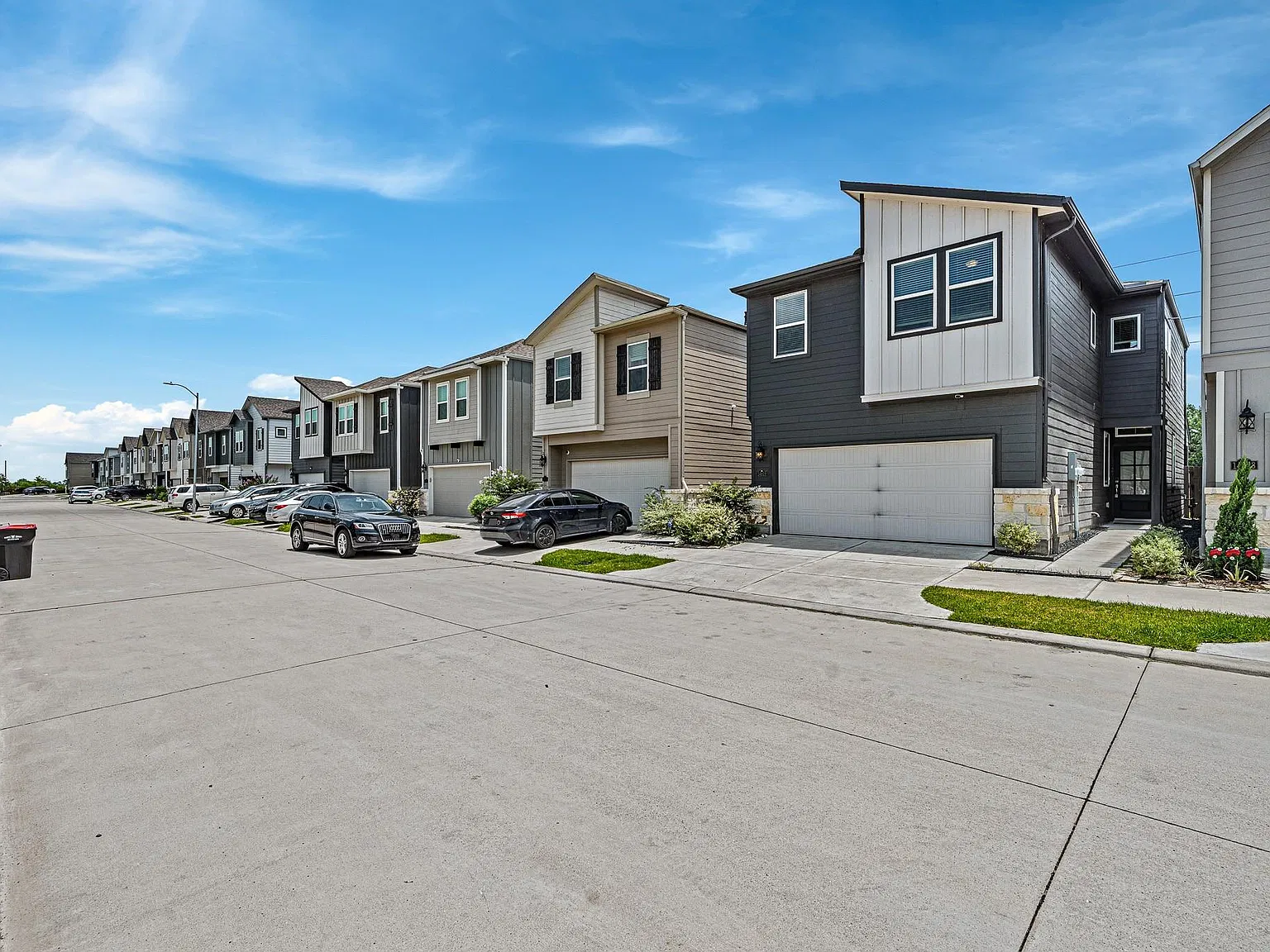 4 bed, 2.5 bath, 1989 sqft, $2,600 — Photo 4