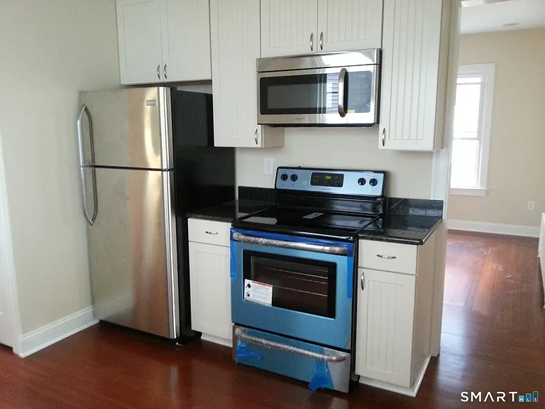 356 Townsend Ave — Photo 13