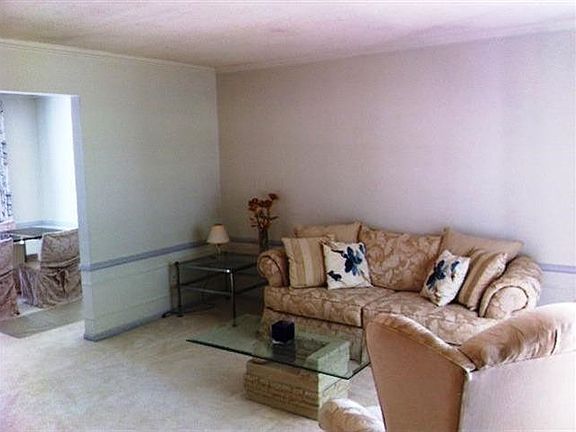 4th image of 2922 Baylis Dr