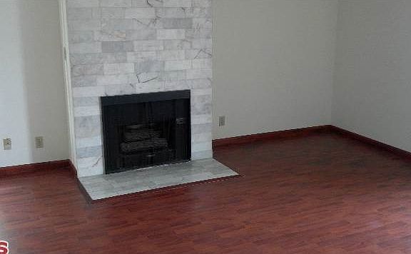 2nd image of 1607 Glendon Ave #5