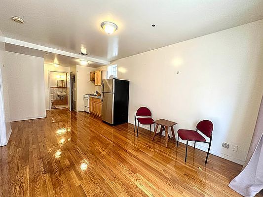 5th image of 1710 Newkirk Ave #1F