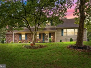 216 Buttonwood Dr, Langhorne, PA 19053