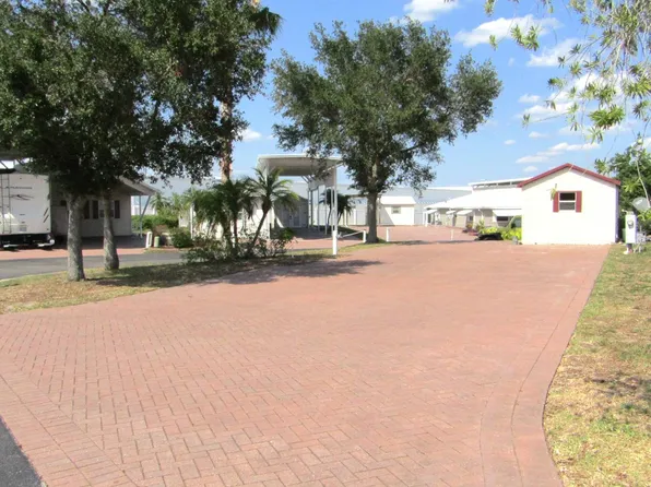 2138 Saint George Dr, Davenport, FL 33837