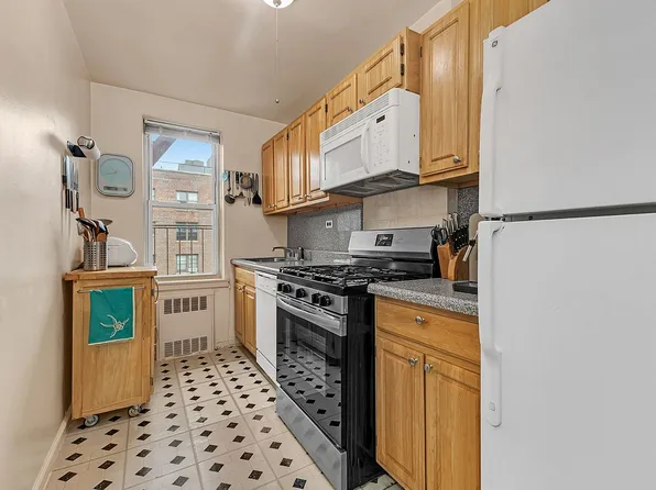 66-33 Yellowstone Blvd APT 5B, Forest Hills, NY 11375
