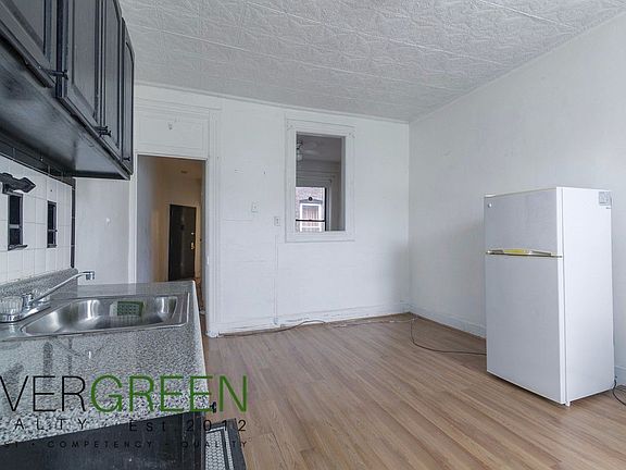 4th image of 256 Melrose St #3A