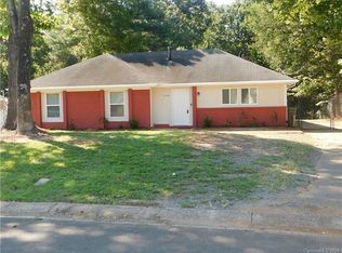 3300 Cedarhurst Dr, Charlotte, NC 28269