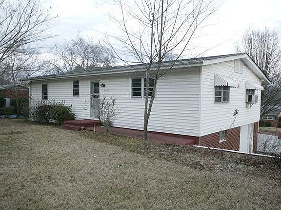 2nd image of 821 Meadowood Dr NE