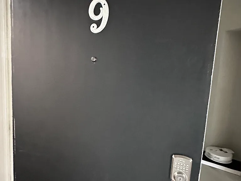 1528 W Irving St #9 — Photo 8