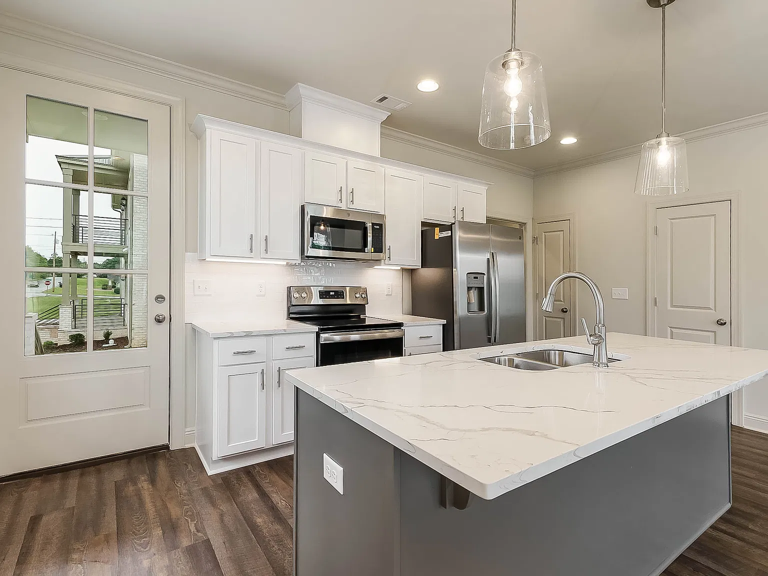 3 bed, 3.5 bath, 1661 sqft, $2,800 — Photo 4
