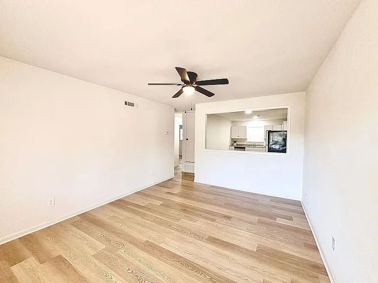 4702 S Madison Ave — Photo 2