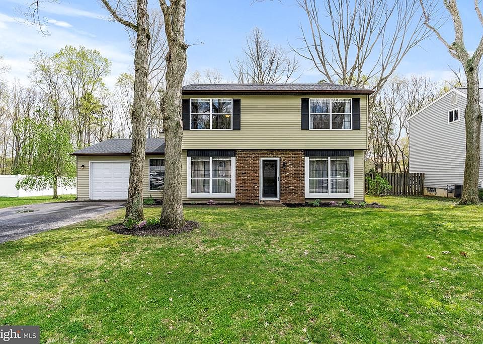 1st image of 8 Breckenridge Dr