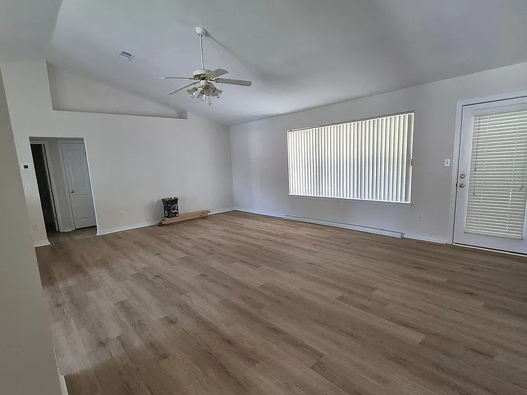 7361 Chimney Pines Dr — Photo 2