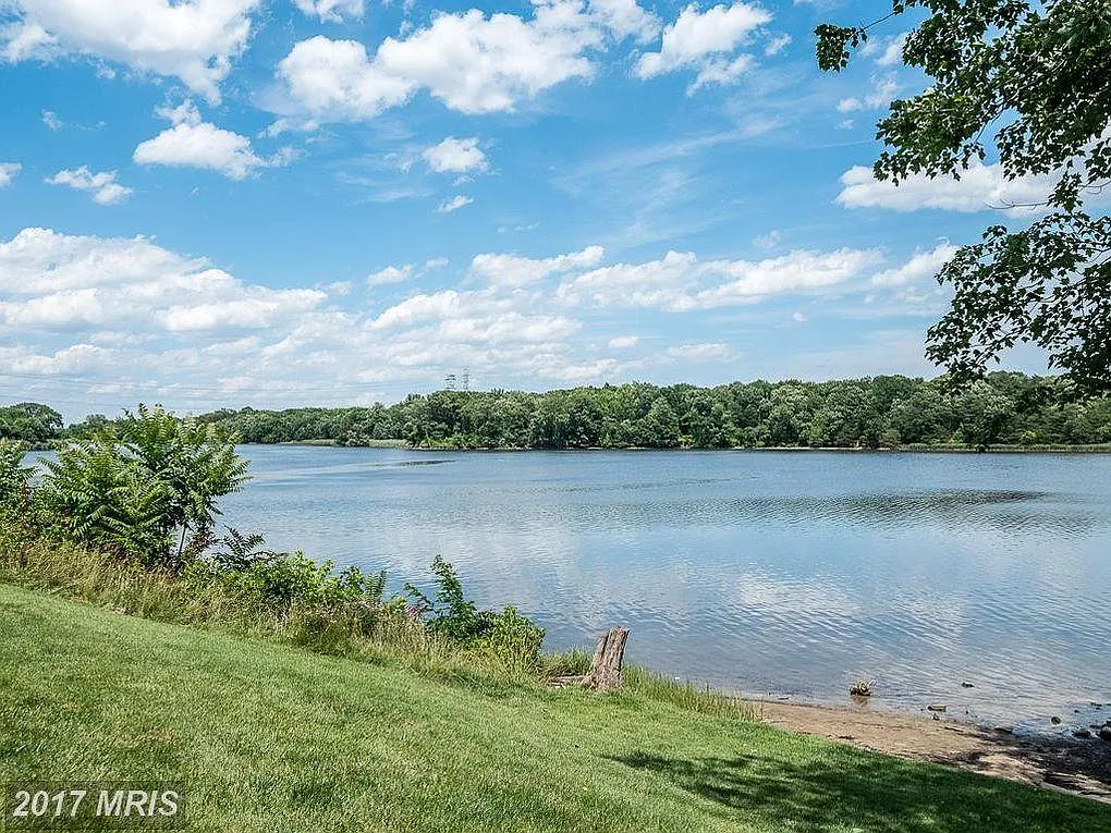 355 Gatewater Ct — Photo 2