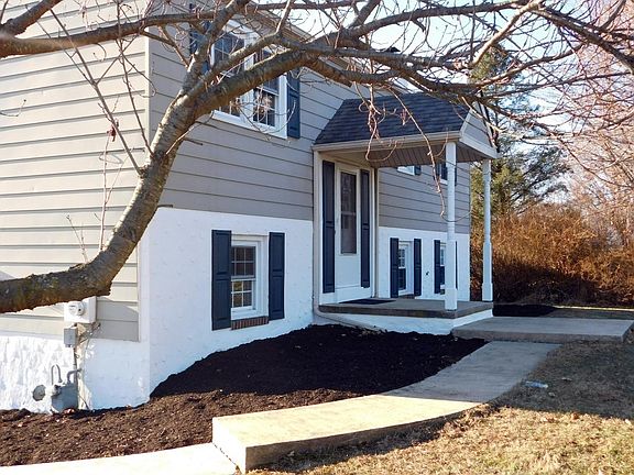 4th image of 10 Rolling Hills Ln