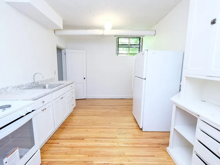 Yale Apartments — Photo 13