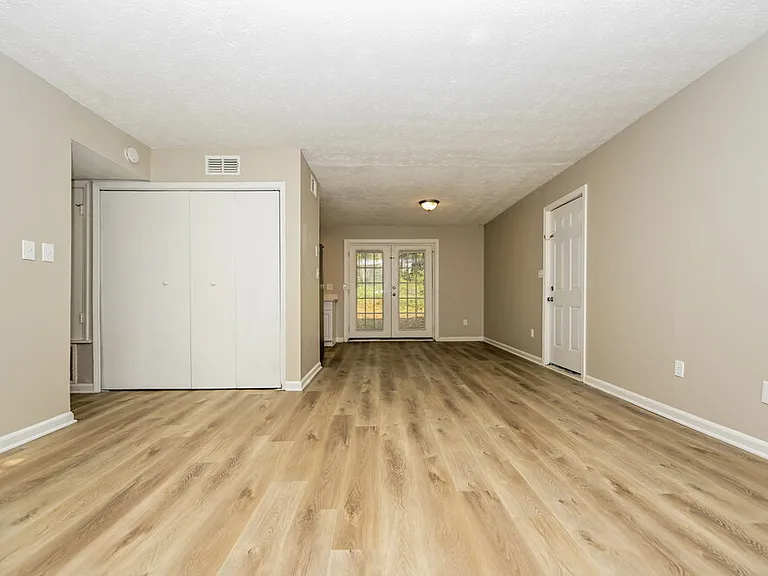 119 Adrian Dr — Photo 4
