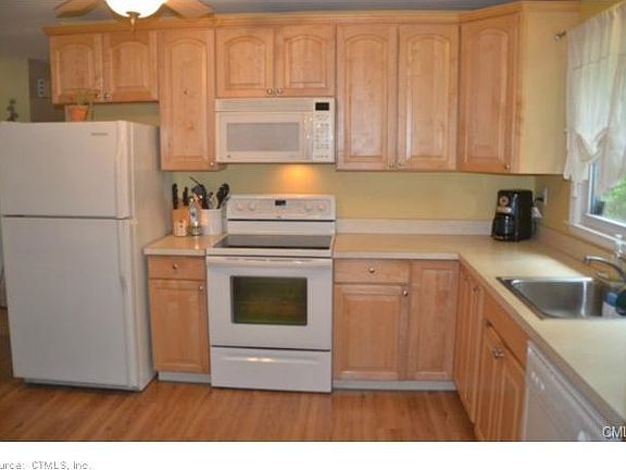 5th image of 65 Village Dr
