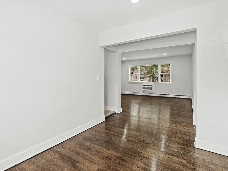Riverview Manor Apartments — Photo 8