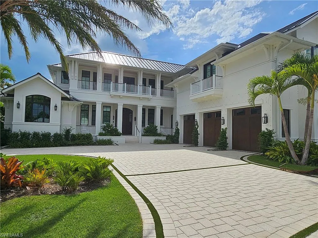 5 bed, 10.0 bath, 5256 sqft, $100,000 — Photo 2