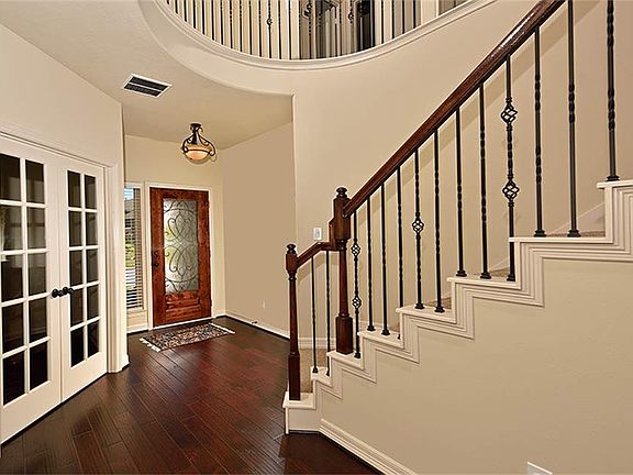 3rd image of 138 Hearthshire Cir