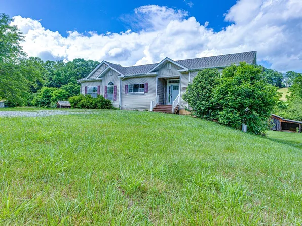 1121 Red Hill Rd, Big Island, VA 24526