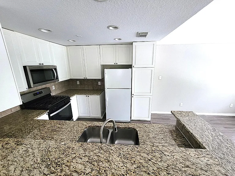 77 Woodlily Pl — Photo 8
