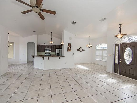 4th image of 4950 Plumosa Dr