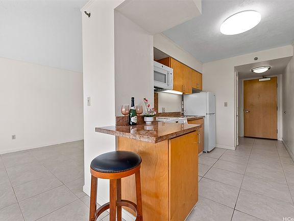 3rd image of 545 Queen St APT 334