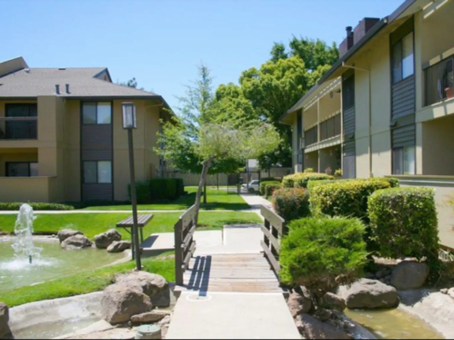 Park Lakewood Apartments — Photo 2