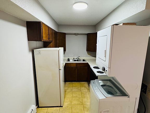 3rd image of 223 E Court Ave APT 2