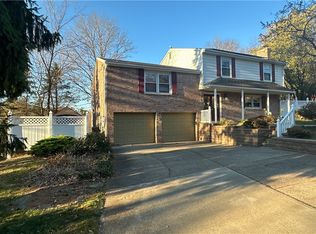 3 Rushmore Dr, Pittsburgh, PA 15235