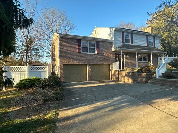 3 Rushmore Dr, Pittsburgh, PA 15235